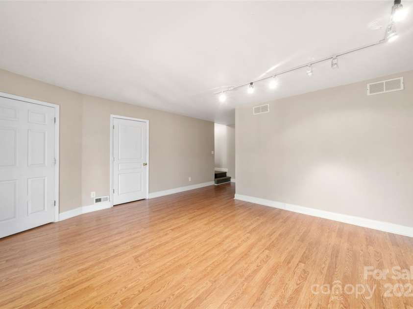 14 Old Chunns Cove Road, Asheville, NC 28805.  MLS# CAR4211923, YatesRealty ID 10871. Family Room/Flex Space