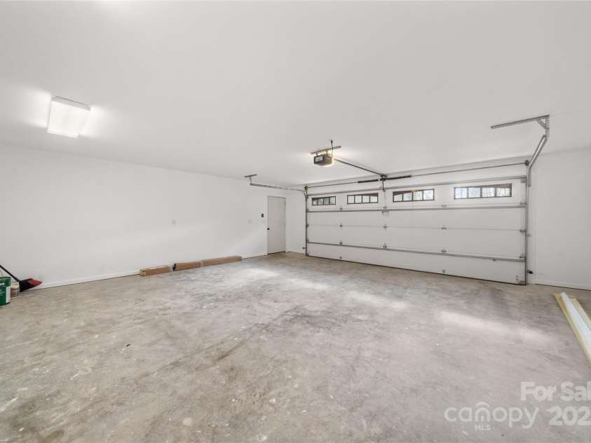 14 Old Chunns Cove Road, Asheville, NC 28805.  MLS# CAR4211923, YatesRealty ID 10871. Garage