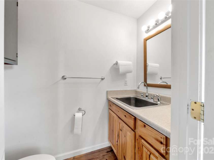 14 Old Chunns Cove Road, Asheville, NC 28805.  MLS# CAR4211923, YatesRealty ID 10871. Half Bathroom Above Garage