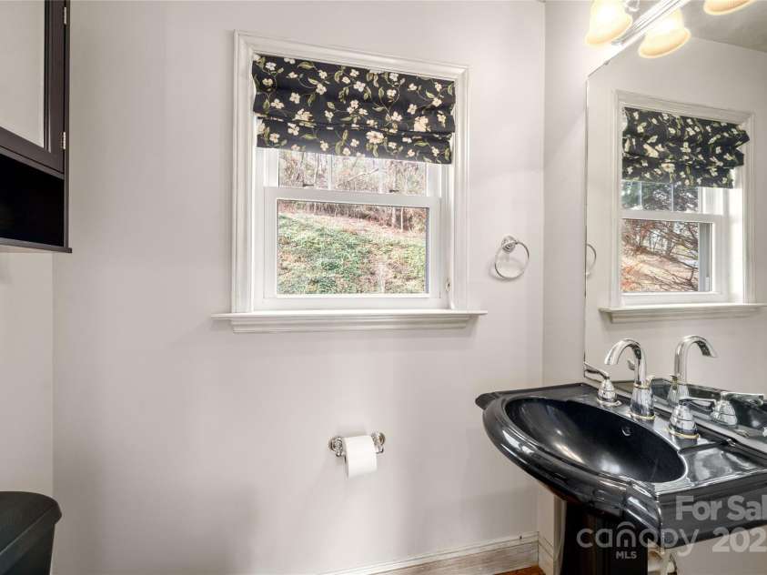 14 Old Chunns Cove Road, Asheville, NC 28805.  MLS# CAR4211923, YatesRealty ID 10871. Half Bathroom Main floor