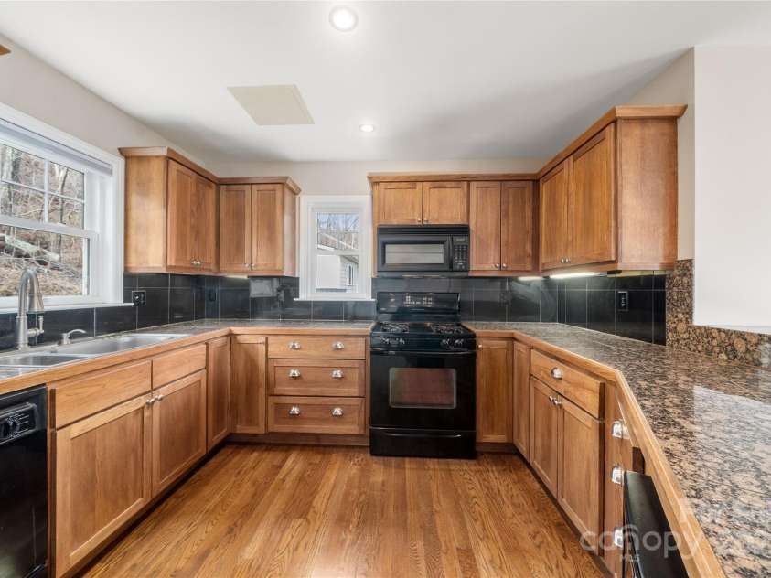 14 Old Chunns Cove Road, Asheville, NC 28805.  MLS# CAR4211923, YatesRealty ID 10871. Kitchen