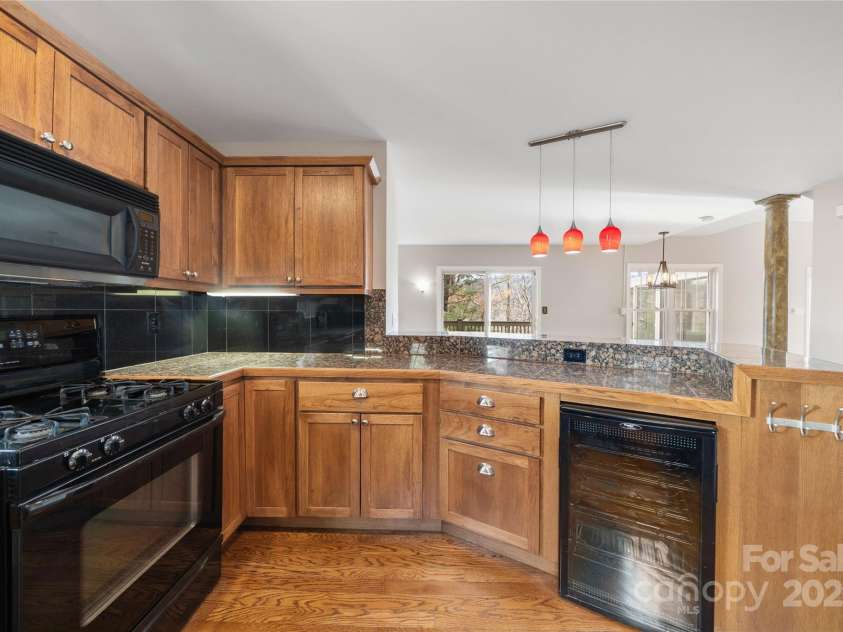 14 Old Chunns Cove Road, Asheville, NC 28805.  MLS# CAR4211923, YatesRealty ID 10871. Kitchen