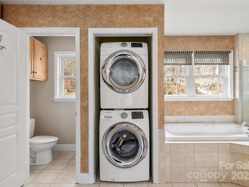 14 Old Chunns Cove Road, Asheville, NC 28805.  MLS# CAR4211923, YatesRealty ID 10871. Laundry in Primary Bathroom