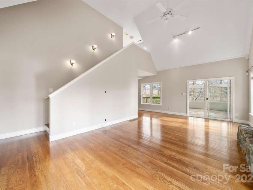 14 Old Chunns Cove Road, Asheville, NC 28805.  MLS# CAR4211923, YatesRealty ID 10871. Living Room