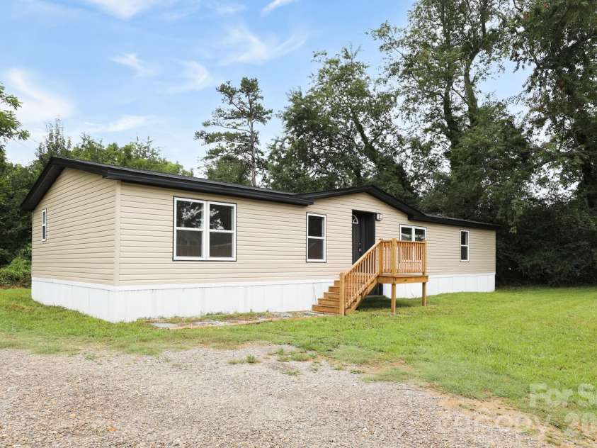 8 Teal Lane, Candler, NC 28715.  MLS# CAR4354092, YatesRealty ID 10871. 
