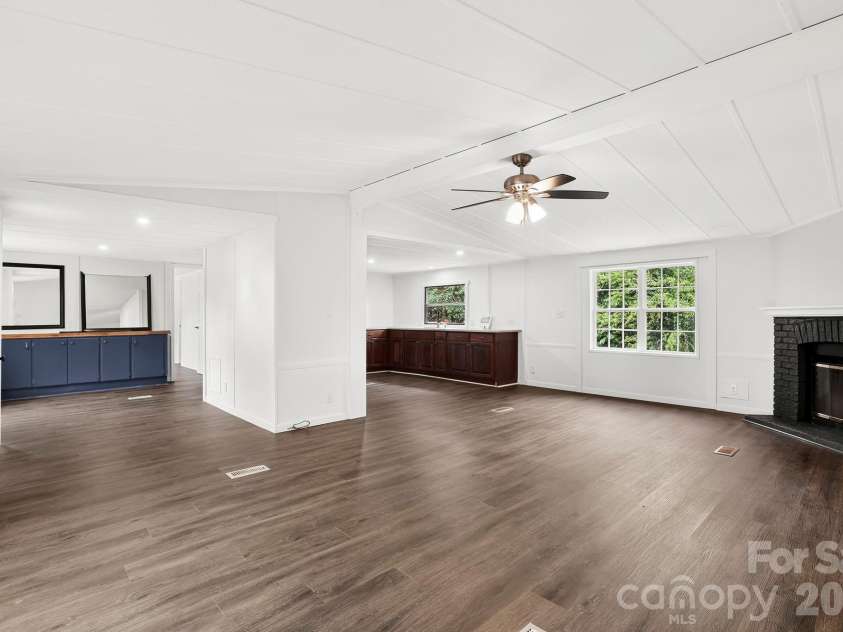 8 Teal Lane, Candler, NC 28715.  MLS# CAR4354092, YatesRealty ID 10871. 