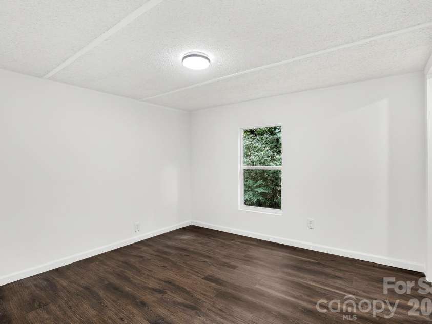 8 Teal Lane, Candler, NC 28715.  MLS# CAR4354092, YatesRealty ID 10871. 