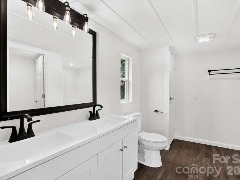 8 Teal Lane, Candler, NC 28715.  MLS# CAR4354092, YatesRealty ID 10871. 