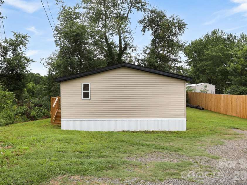 8 Teal Lane, Candler, NC 28715.  MLS# CAR4354092, YatesRealty ID 10871. 