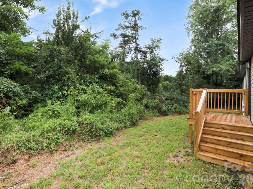 8 Teal Lane, Candler, NC 28715.  MLS# CAR4354092, YatesRealty ID 10871. 
