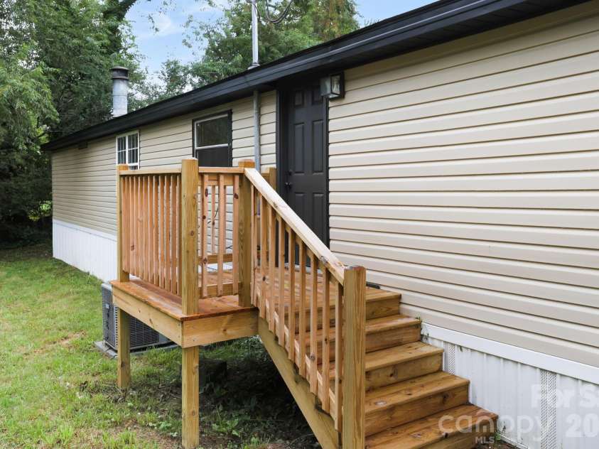 8 Teal Lane, Candler, NC 28715.  MLS# CAR4354092, YatesRealty ID 10871. 