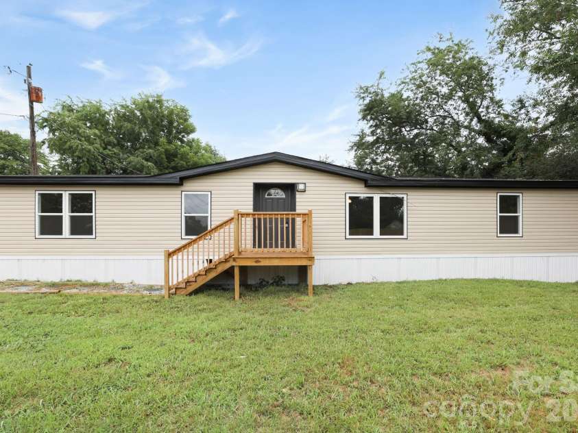 8 Teal Lane, Candler, NC 28715.  MLS# CAR4354092, YatesRealty ID 10871. 