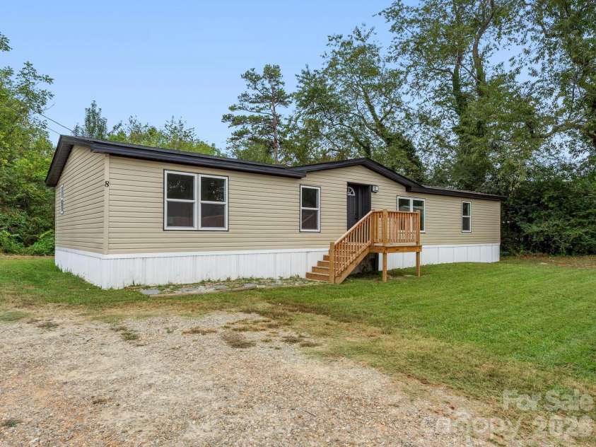 8 Teal Lane, Candler, NC 28715.  MLS# CAR4431477, YatesRealty ID 10871. 