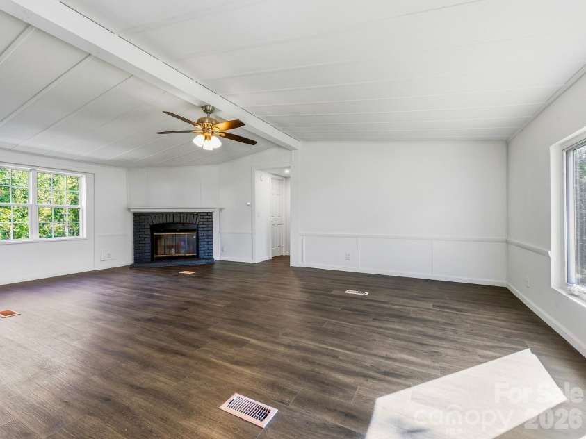 8 Teal Lane, Candler, NC 28715.  MLS# CAR4431477, YatesRealty ID 10871. 