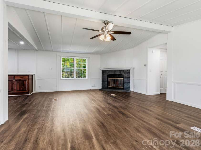 8 Teal Lane, Candler, NC 28715.  MLS# CAR4431477, YatesRealty ID 10871. 