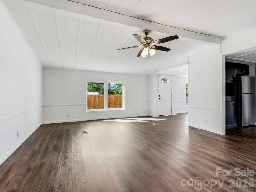 8 Teal Lane, Candler, NC 28715.  MLS# CAR4431477, YatesRealty ID 10871. 