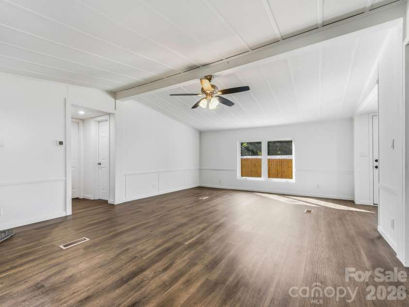 8 Teal Lane, Candler, NC 28715.  MLS# CAR4431477, YatesRealty ID 10871. 