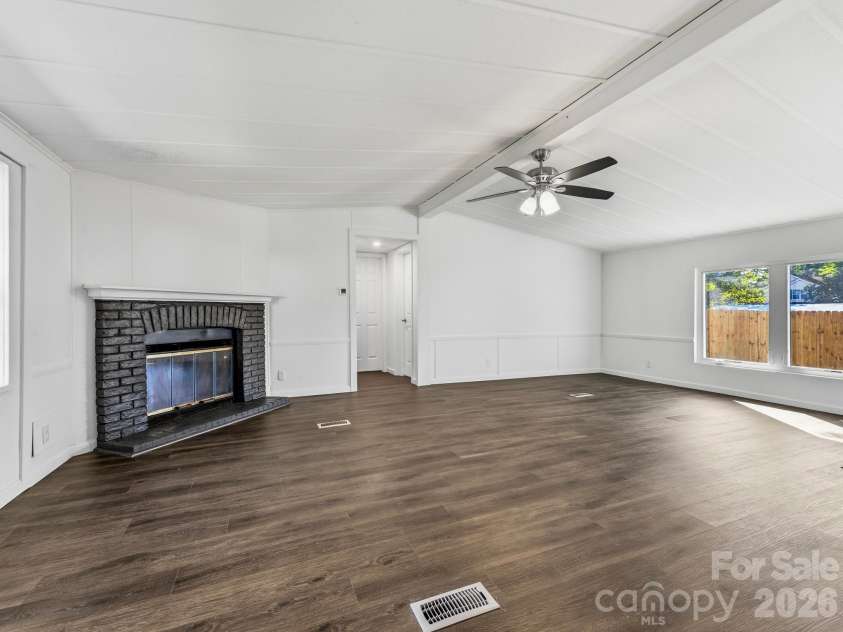 8 Teal Lane, Candler, NC 28715.  MLS# CAR4431477, YatesRealty ID 10871. 
