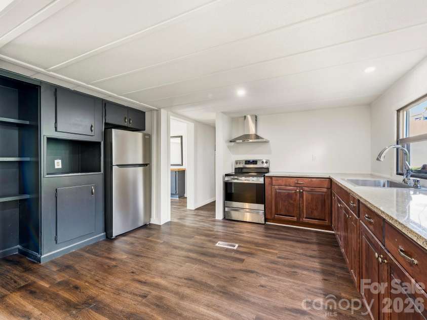 8 Teal Lane, Candler, NC 28715.  MLS# CAR4431477, YatesRealty ID 10871. 