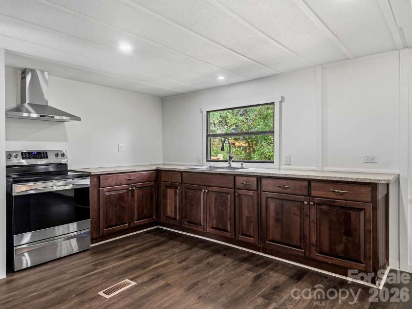 8 Teal Lane, Candler, NC 28715.  MLS# CAR4431477, YatesRealty ID 10871. 