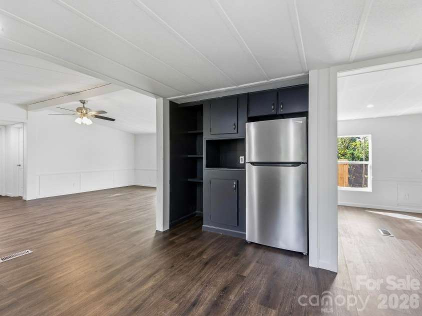 8 Teal Lane, Candler, NC 28715.  MLS# CAR4431477, YatesRealty ID 10871. 