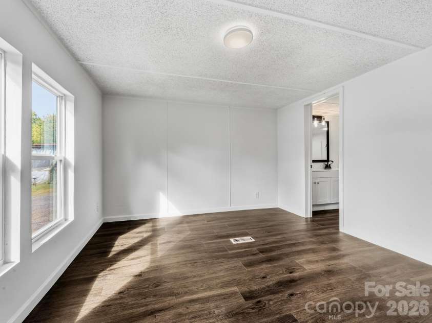 8 Teal Lane, Candler, NC 28715.  MLS# CAR4431477, YatesRealty ID 10871. 