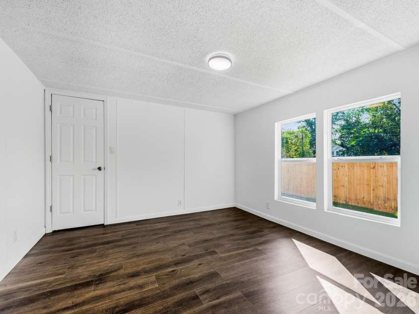 8 Teal Lane, Candler, NC 28715.  MLS# CAR4431477, YatesRealty ID 10871. 