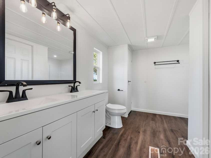 8 Teal Lane, Candler, NC 28715.  MLS# CAR4431477, YatesRealty ID 10871. 
