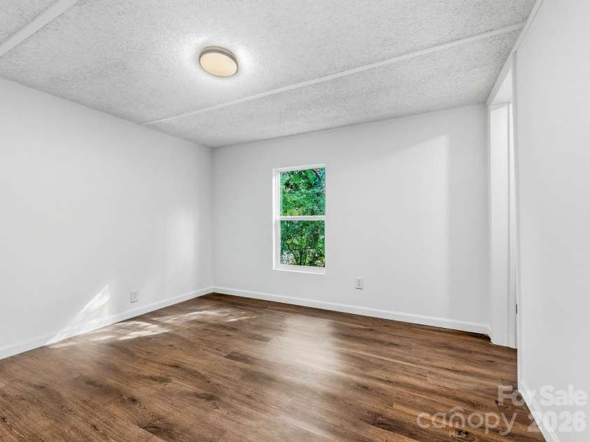 8 Teal Lane, Candler, NC 28715.  MLS# CAR4431477, YatesRealty ID 10871. 