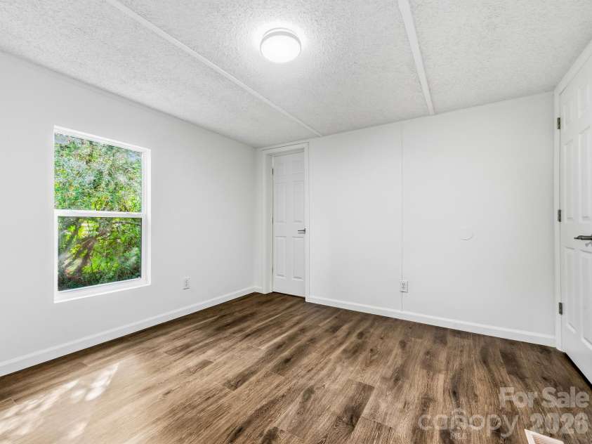 8 Teal Lane, Candler, NC 28715.  MLS# CAR4431477, YatesRealty ID 10871. 
