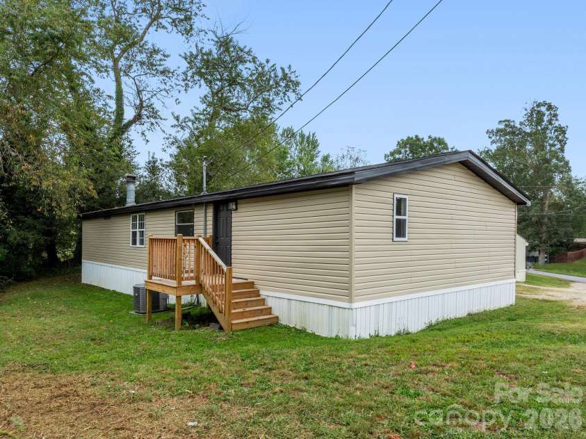 8 Teal Lane, Candler, NC 28715.  MLS# CAR4431477, YatesRealty ID 10871. 
