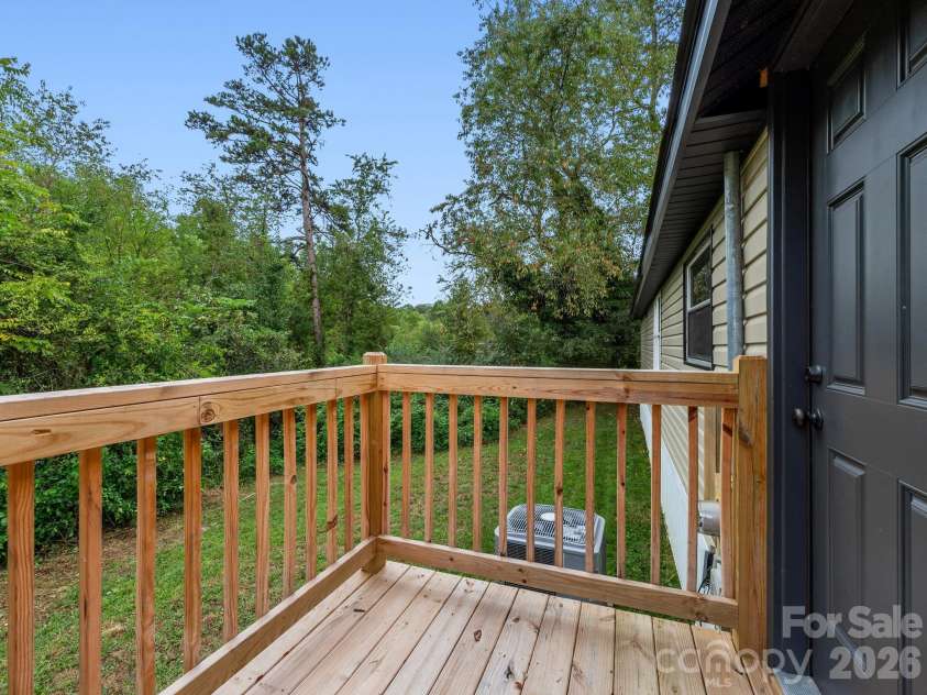 8 Teal Lane, Candler, NC 28715.  MLS# CAR4431477, YatesRealty ID 10871. 