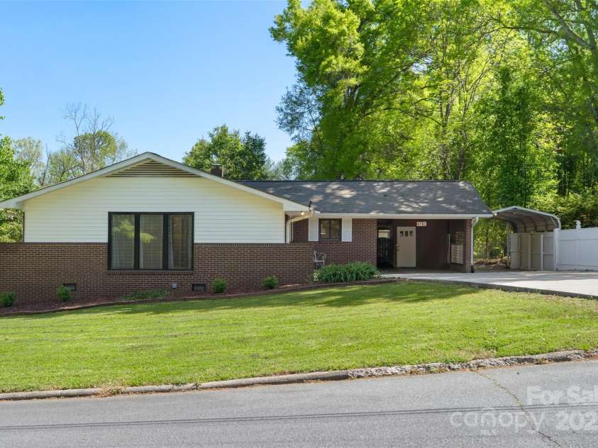 319 Hatley Circle, Concord, NC 28025.  MLS# CAR4247399, YatesRealty ID 10872. 