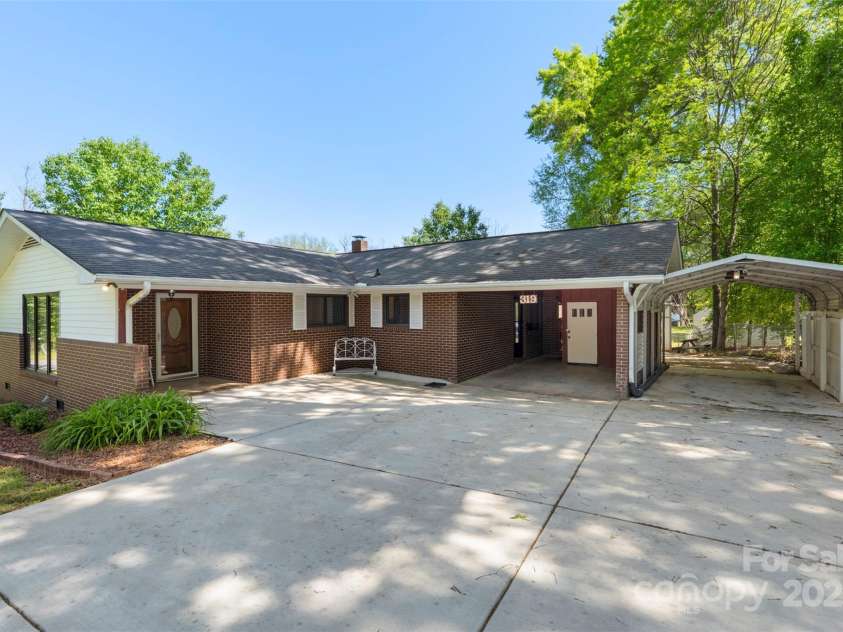 319 Hatley Circle, Concord, NC 28025.  MLS# CAR4247399, YatesRealty ID 10872. 