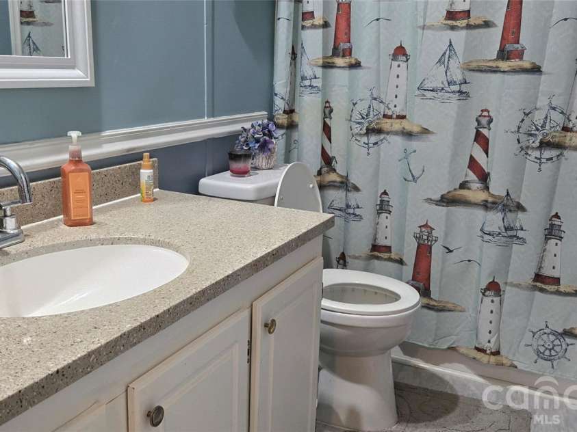 2033 Brer Rabbit Run, Rock Hill, SC 29730.  MLS# CAR4360238, YatesRealty ID 10873. 2nd Bath with Granite counter