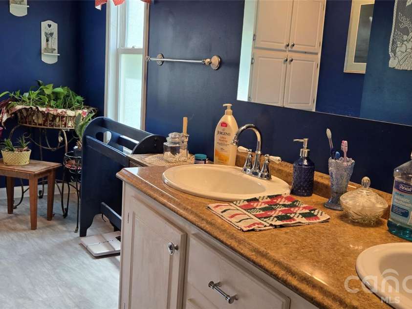 2033 Brer Rabbit Run, Rock Hill, SC 29730.  MLS# CAR4360238, YatesRealty ID 10873. Hugh Primary Bath
