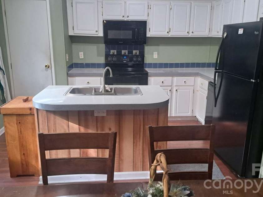 2033 Brer Rabbit Run, Rock Hill, SC 29730.  MLS# CAR4360238, YatesRealty ID 10873. Kitchen Island