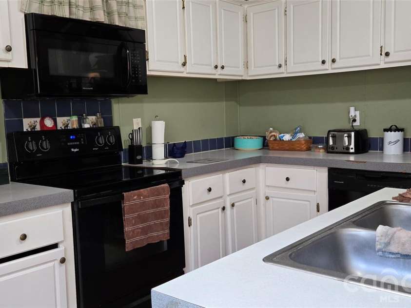 2033 Brer Rabbit Run, Rock Hill, SC 29730.  MLS# CAR4360238, YatesRealty ID 10873. Range, Refrigerator & Dishwasher