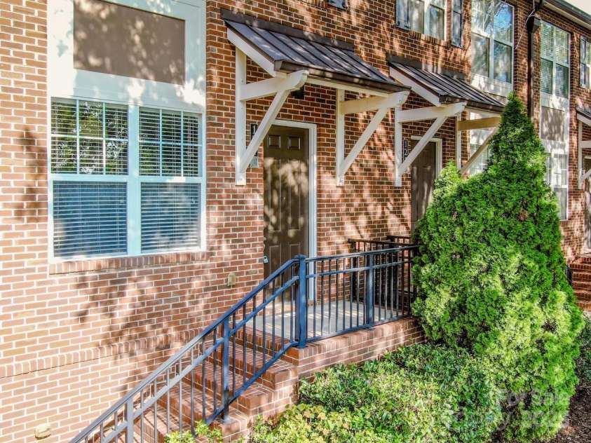 121 Irving Avenue, Mooresville, NC 28117.  MLS# CAR4293519, YatesRealty ID 10874. 
