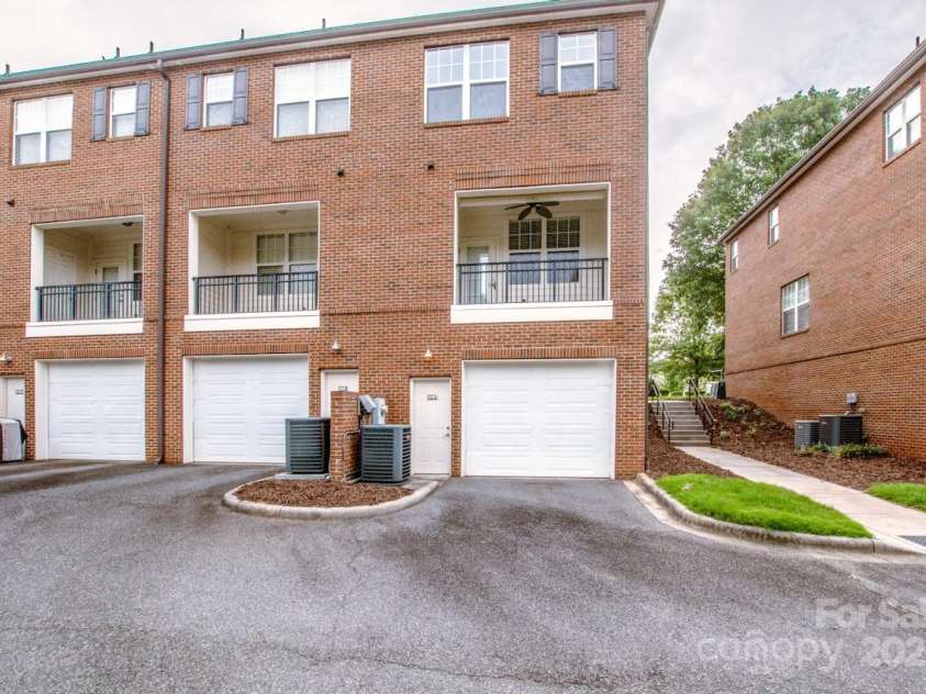 121 Irving Avenue, Mooresville, NC 28117.  MLS# CAR4293519, YatesRealty ID 10874. 