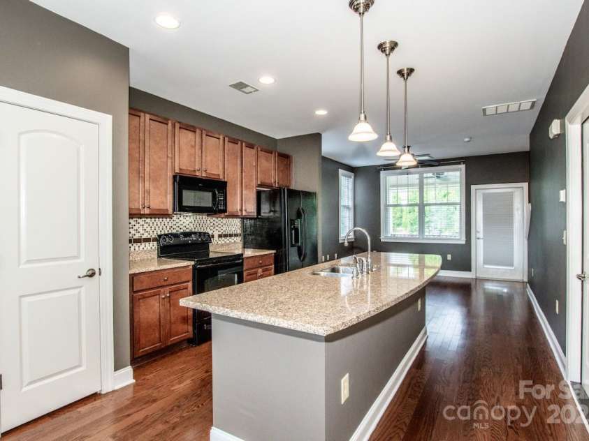 121 Irving Avenue, Mooresville, NC 28117.  MLS# CAR4293519, YatesRealty ID 10874. 