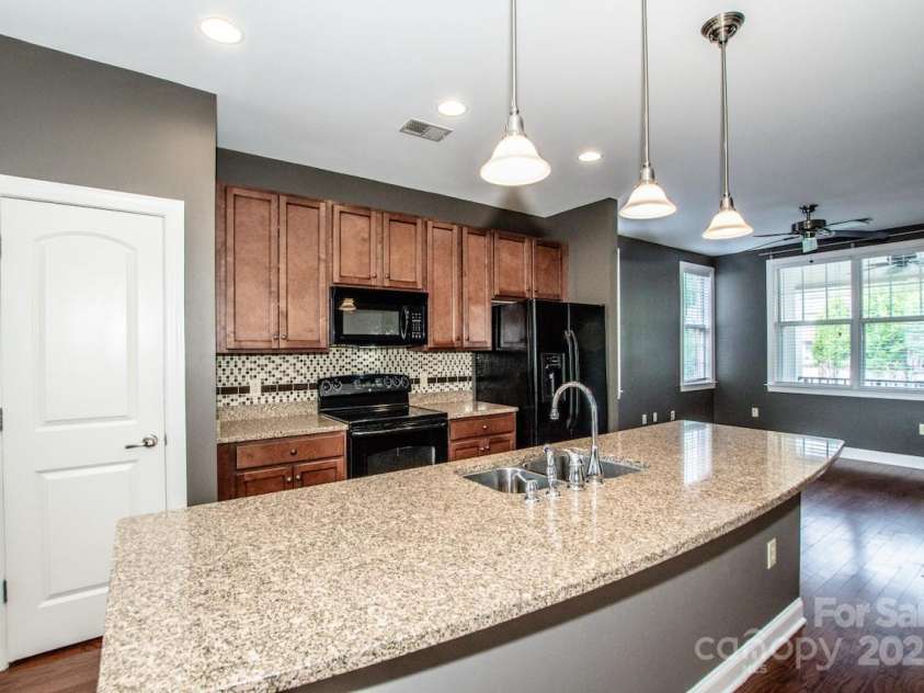121 Irving Avenue, Mooresville, NC 28117.  MLS# CAR4293519, YatesRealty ID 10874. 