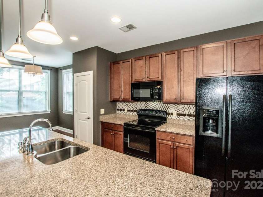 121 Irving Avenue, Mooresville, NC 28117.  MLS# CAR4293519, YatesRealty ID 10874. 