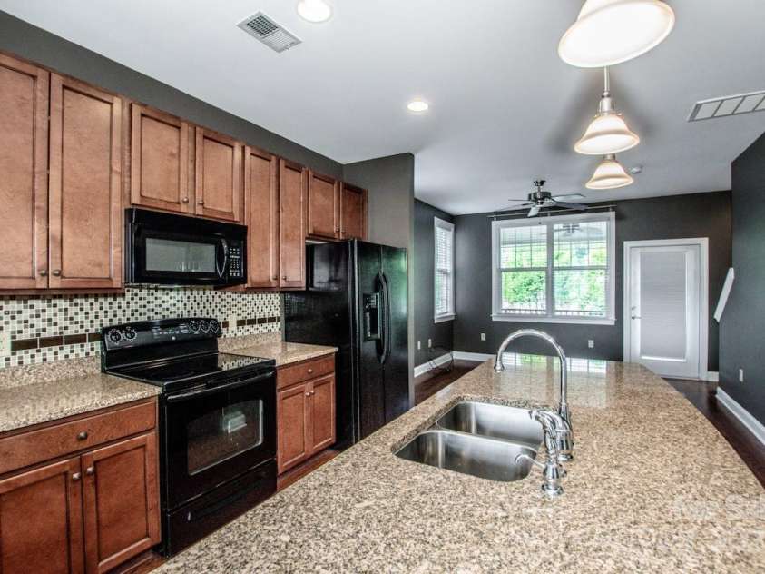 121 Irving Avenue, Mooresville, NC 28117.  MLS# CAR4293519, YatesRealty ID 10874. 