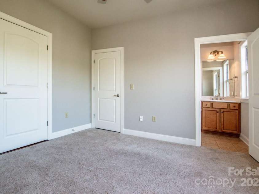 121 Irving Avenue, Mooresville, NC 28117.  MLS# CAR4293519, YatesRealty ID 10874. 