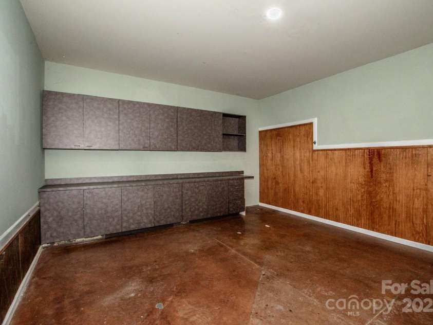 121 Irving Avenue, Mooresville, NC 28117.  MLS# CAR4293519, YatesRealty ID 10874. 