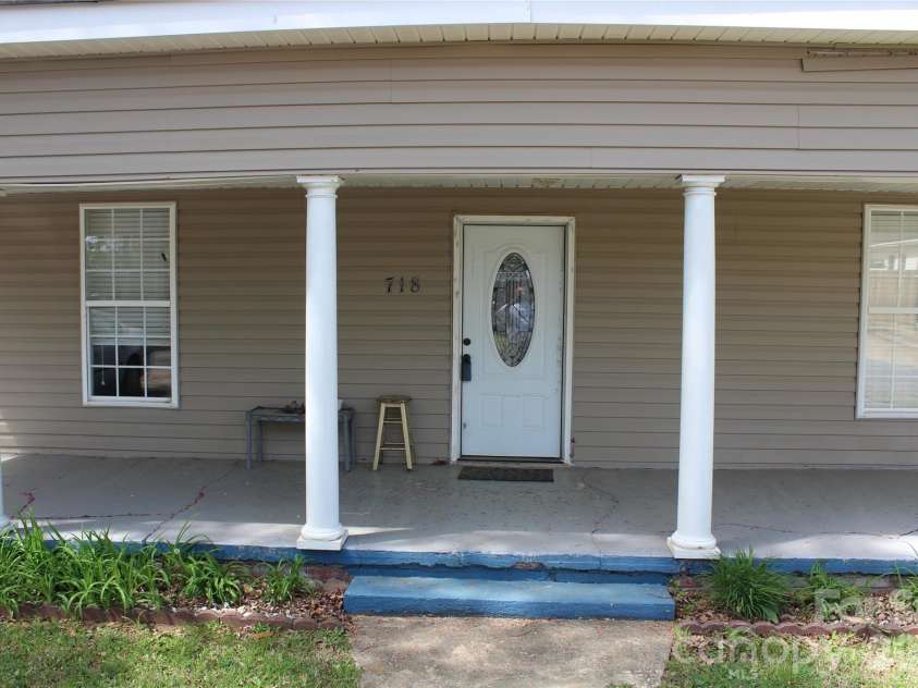 718 Live Oak Street, Shelby, NC 28151.  MLS# CAR4364734, YatesRealty ID 10874. 