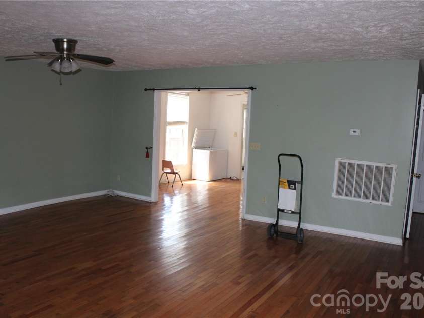 718 Live Oak Street, Shelby, NC 28151.  MLS# CAR4364734, YatesRealty ID 10874. 