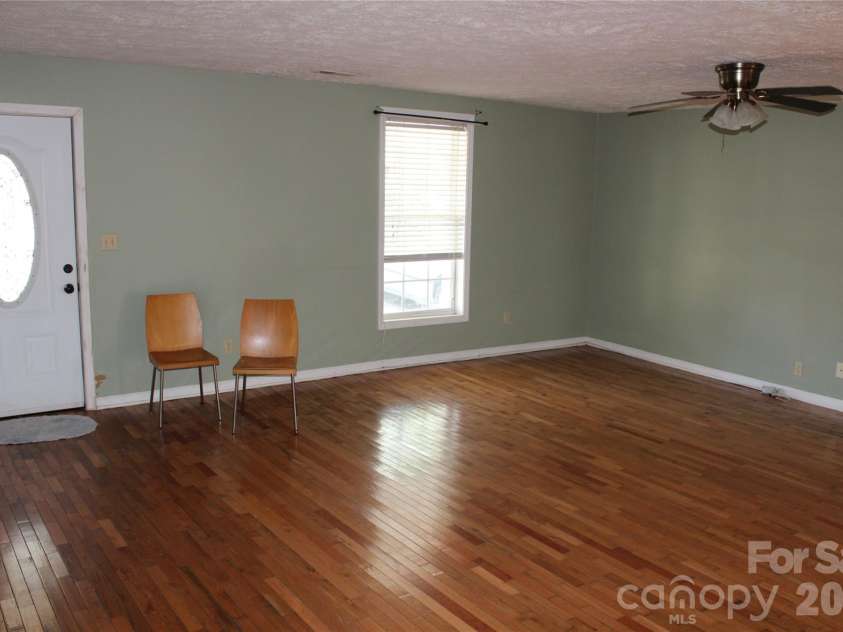 718 Live Oak Street, Shelby, NC 28151.  MLS# CAR4364734, YatesRealty ID 10874. 