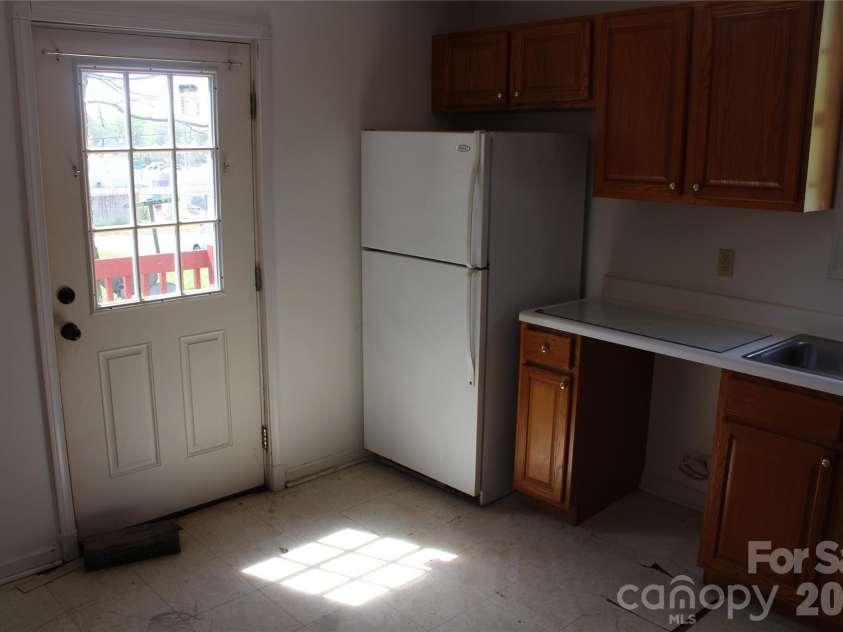718 Live Oak Street, Shelby, NC 28151.  MLS# CAR4364734, YatesRealty ID 10874. 